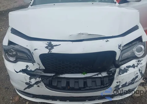 2021 Chrysler 300 300S z USA, uszkodzony, nr VIN 2C3CCABT4MH558327